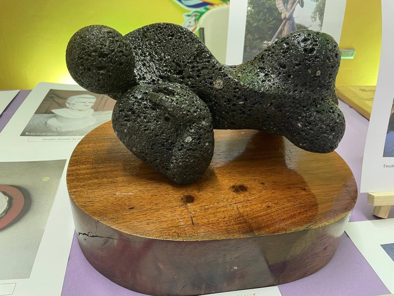 Concurso de Artes Plásticas 2026 — obra en exposición